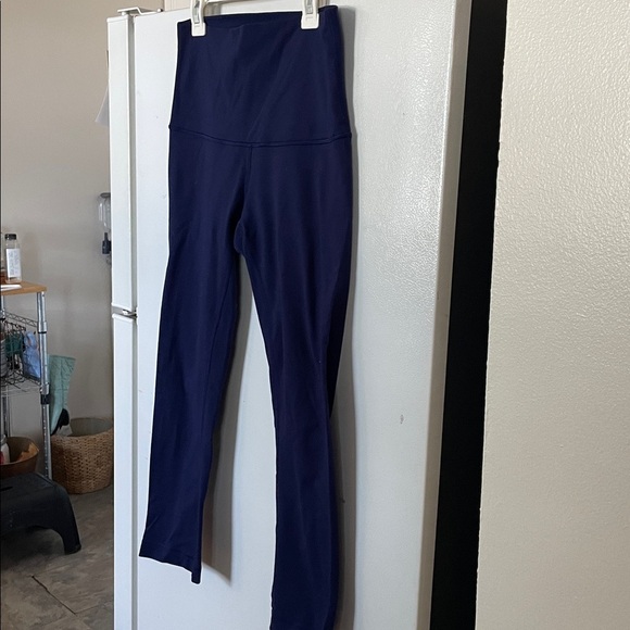 Lululemon Women’s Size 6 High-Waisted Vibrant Navy Crop Leggings 22” - Picture 2 of 7